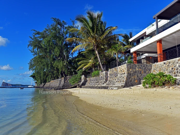 Appartement En Bord De Mer À Vendre À Pereybere
