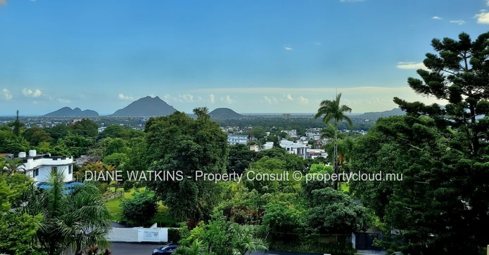 Appartement moderne à vendre à Floréal avec balcon et vue panoramique.