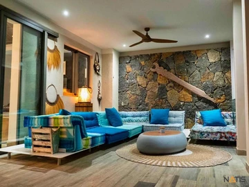 6 Bedroom Villa