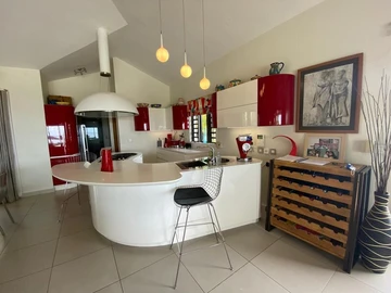 5 Bedroom Villa