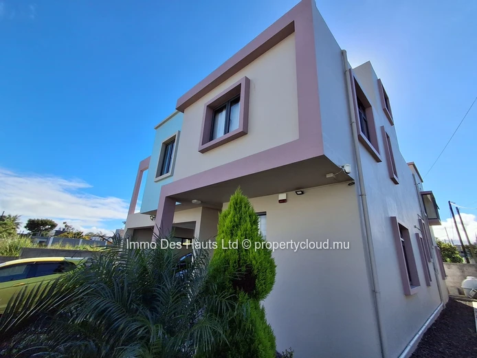 Maison meublée de 5 chambres à vendre – Allée Brillant, Floréal