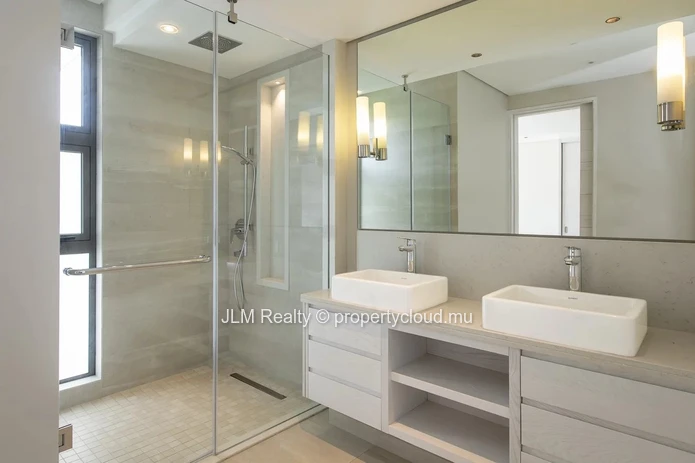 Luxurious 7-Bedroom Villa with Panoramic Golf and Mountain Views on the East Coast of Mauritius