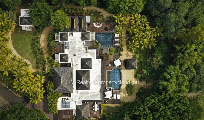 Luxury villa for sale with access to golf and beach club in Tamarin, Mauritius