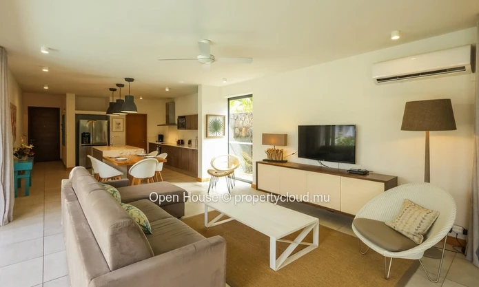 VILLA PDS à vendre, RIVIERE NOIRE, 248m², terrain 688m², 4 chambres, piscine privée, options web, accessible aux étra...
