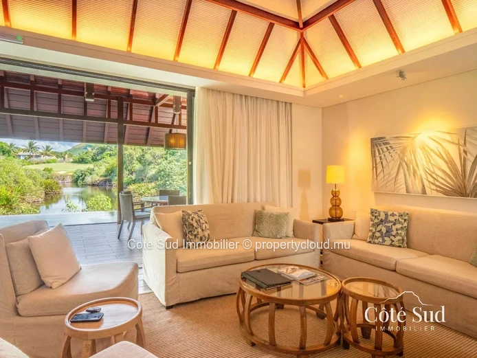 Elegant luxury villa in Beau Champ