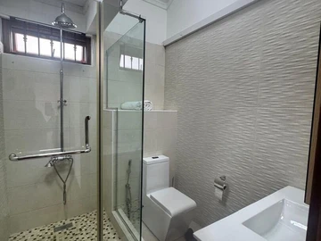 5 Bedroom House