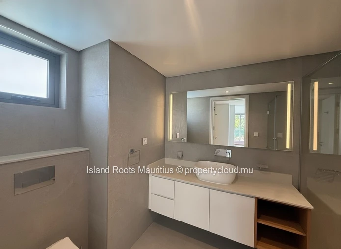 Brand-New 3-Bedroom Apartment for Rent in Péreybère.