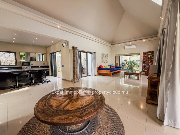 Exceptional Single-Storey 4-Bedroom Villa With Swimming Pool And Large Landscaped Garden – Grand Baie