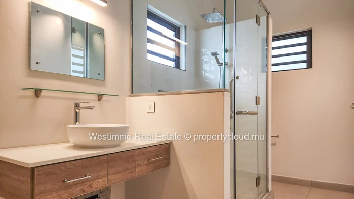 Duplex with private pool for rent in Black River