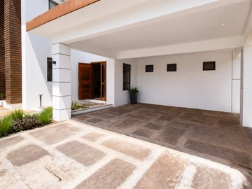 4 Bedroom Villa