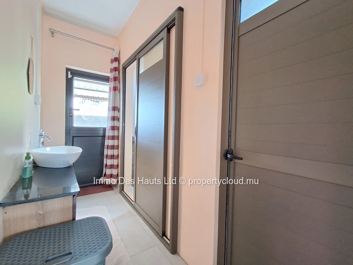Maison meublée de 5 chambres à vendre – Allée Brillant, Floréal