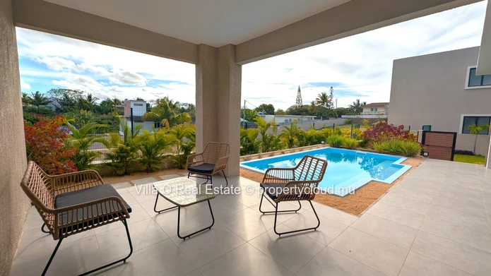 In a brand new secure, exclusive residence, with a beautiful communal garden of 2000 m2, lovely furnished and equippe...