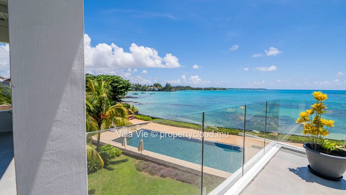 Pereybere – Exceptional penthouse with sea view and direct beach access