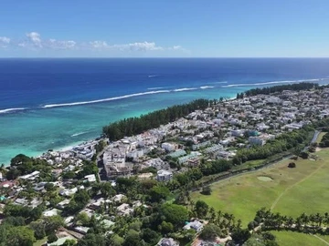 Incredible 4 bedroom villa with direct beach access