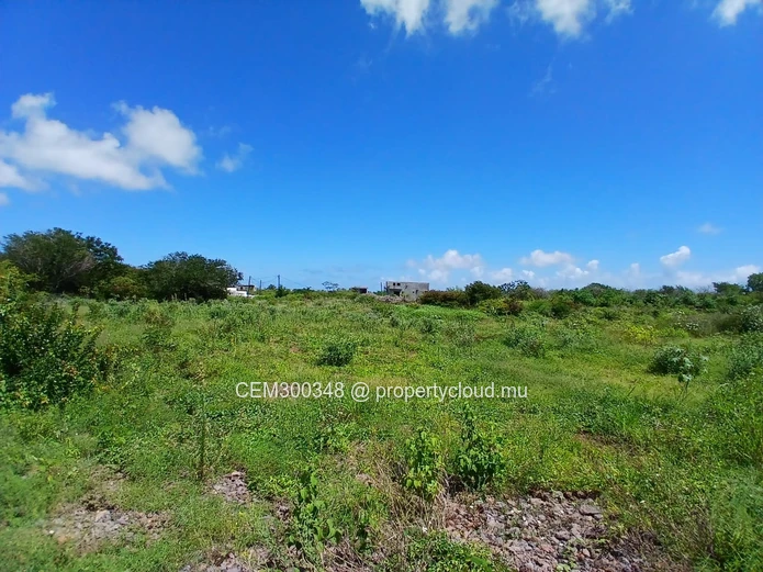 À VENDRE – Terrain de choix à Pereybere