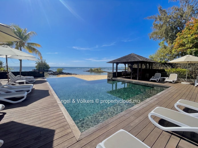 Beachfront Garden Apartment with Sea Views