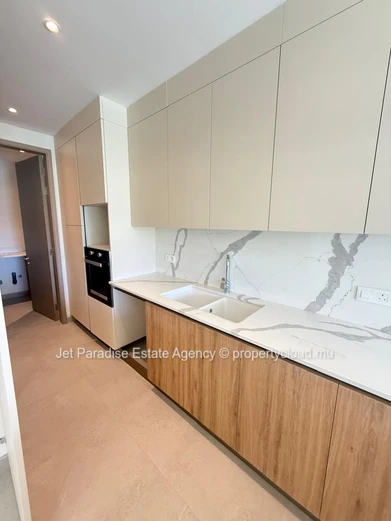 Appartement Moderne Neuf de 150 m² dans une Résidence Sécurisée avec Piscine commune