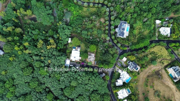 BLACK RIVER - Exceptional 2,208 m² Plot in an Exclusive Estate