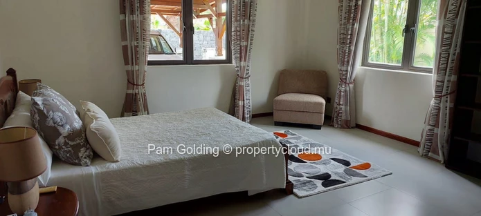 Maison Idéalement Située au Cœur de Tamarin à Vendre
