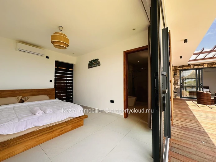 Contemporary Villa With Balinese Charm