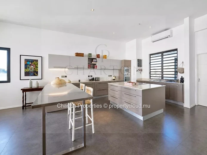 Penthouse d’exception pieds dans l’eau à Péreybère