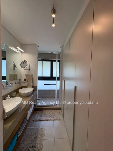 3-bedroom duplex with private pool – La Mivoie, Black River