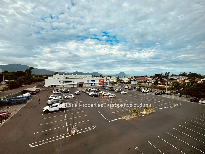 Bureau de 64m2 avec ascenseur et vue dégagée sur le Morne