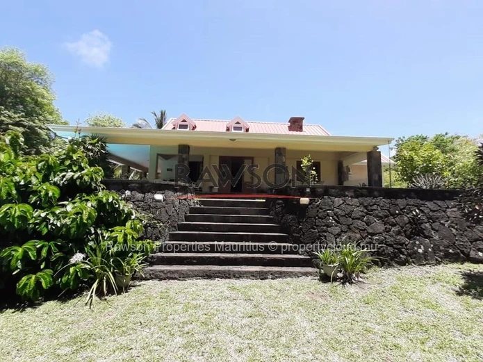 Development Opportunity: Exceptional Property of 7596M2 in  Poste Lafayette
