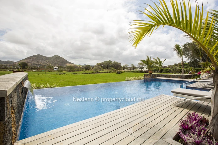 Modern villa of 4 bedrooms in a secure residence