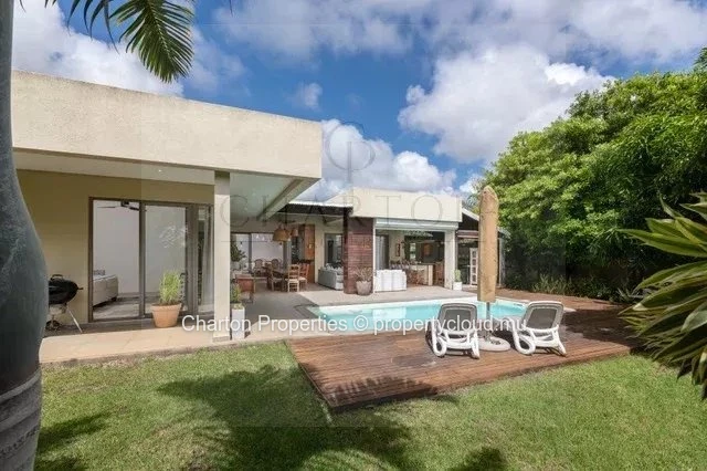 Villa contemporaine de 4 chambres avec piscine privée et double garage à Mont Mascal