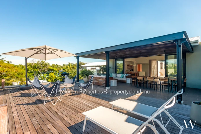 Penthouse avec des vues époustouflantes à vendre à Black River.