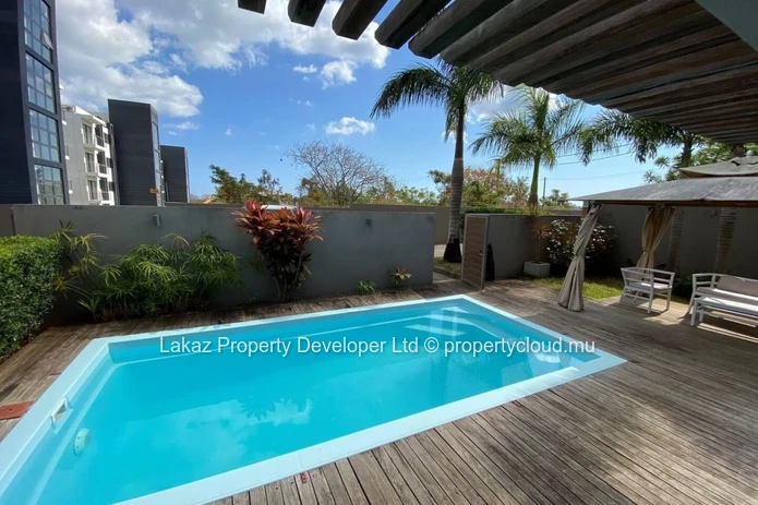 Modern villa in a residence for rent
