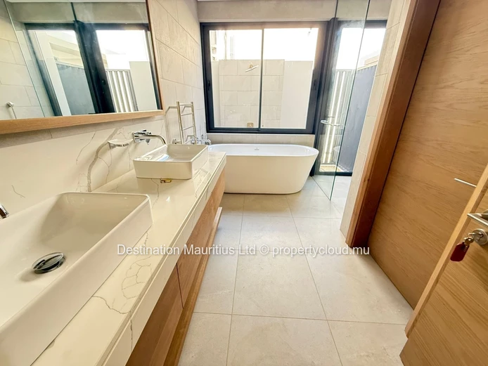 Villa Sanctuaire Extraordinaire - Mont Choisy Golf Estate