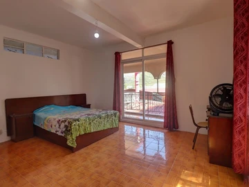 6 Bedroom House