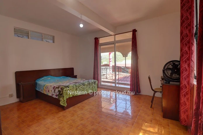 Traditional semi-furnished house with mountain views and great renovation potential!