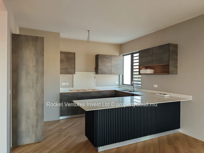 3-Bedroom Penthouse with Rooftop Jacuzzi and Sea View in Flic en Flac, West