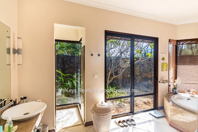 Villa d'exception dans un Golf.