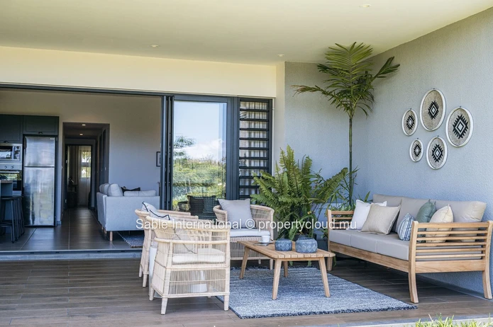 Spacious Apartment with Sea Views and Beachfront Access in St Antione 