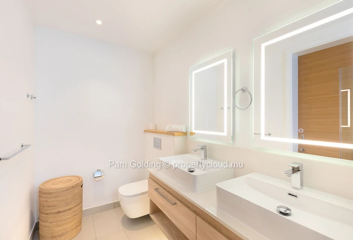 Appartement de 3 chambres au premier étage avec vue sur l’océan à vendre à Grand Gaube, Île Maurice