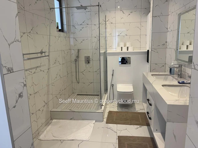 Appartement spacieux et luxueux au rez-de-chaussée