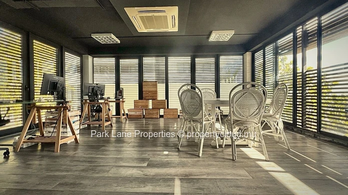 Bureau de 64 m² partiellement meublé à Ébène – Alliez prestige, accessibilité et performance