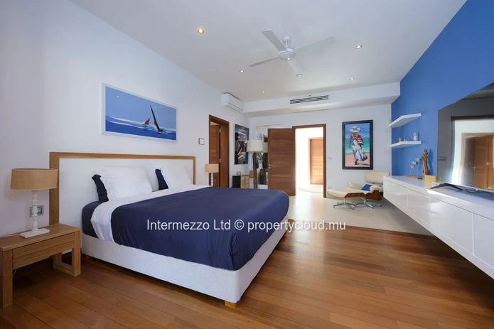 Luxury villa for sale in Cap Malheureux, Pereybère – 414 sqm living area, 1,065 sqm plot, 4 bedrooms, office, private...