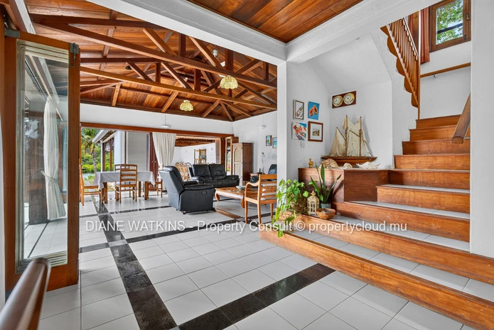 An Exceptional Waterfront Estate on Îlot Fortier