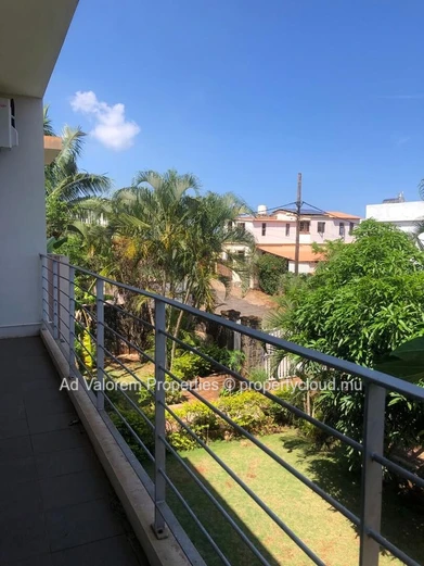 À vendre – Grande Maison à Pointe aux Sables avec piscine