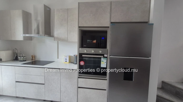 Location Superbe Penthouse Vue Mer & Montagne A Flic En Flac – Ile Maurice