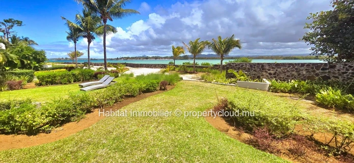 This stunning unfurnished beachfront villa of 300 m² nestled within an intimate and secure residence