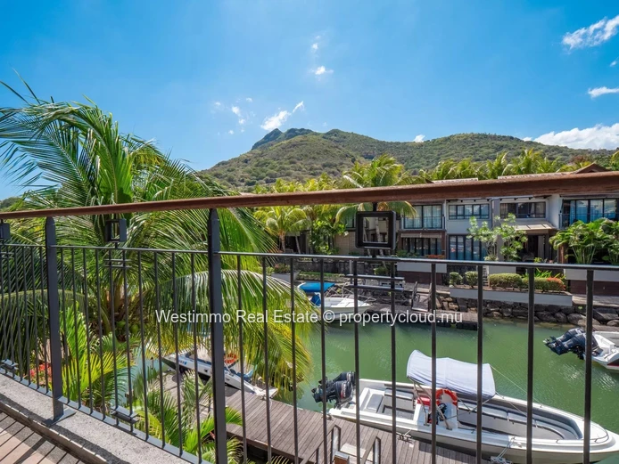 3-bedroom duplex with private pontoon at La Balise Marina