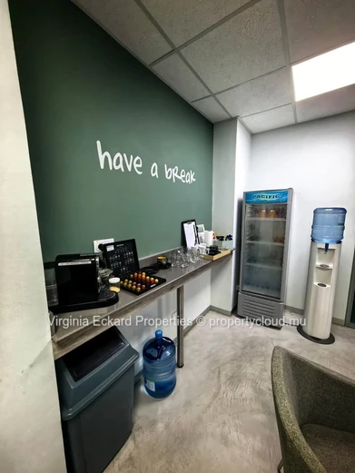 Bureau exécutif meublé avec salle de réunion — Grand Baie, 15,5 m²