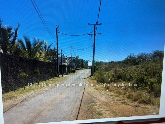 Mont Mascal 14,050 m² — Roadside Land Near Golf & Shops