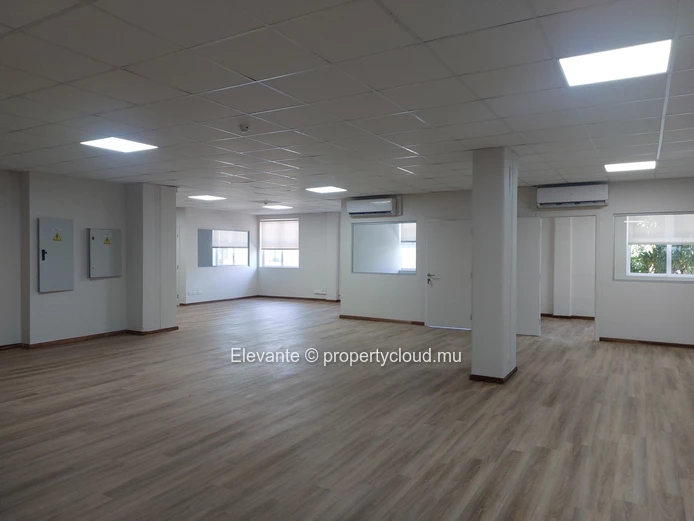 Prime office for rent in Phoenix Industrial Zone!